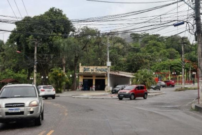 Ladrões armados roubam carga de móveis em Maricá