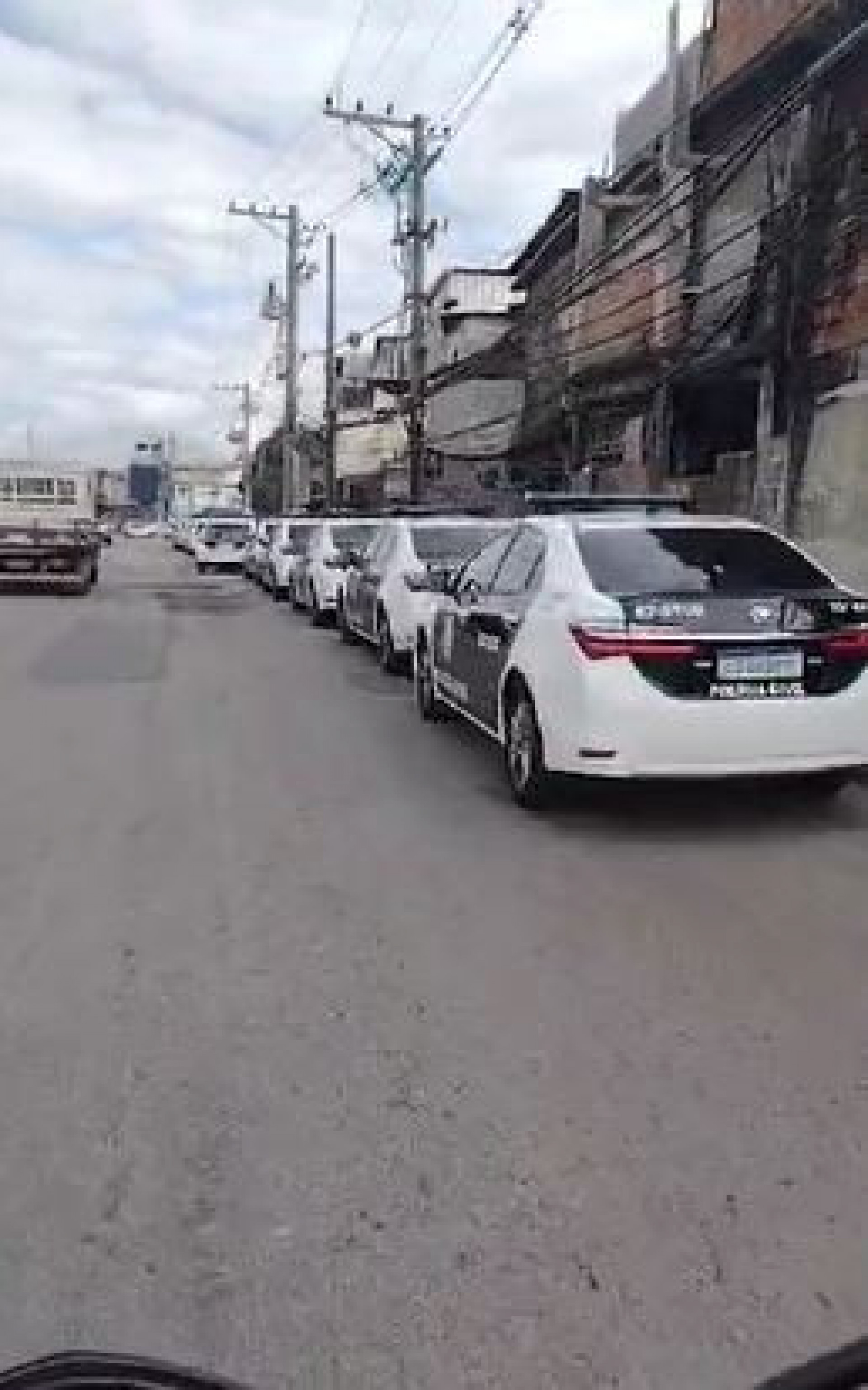 Muitas viaturas da Civil em Lucas e Vigário Geral