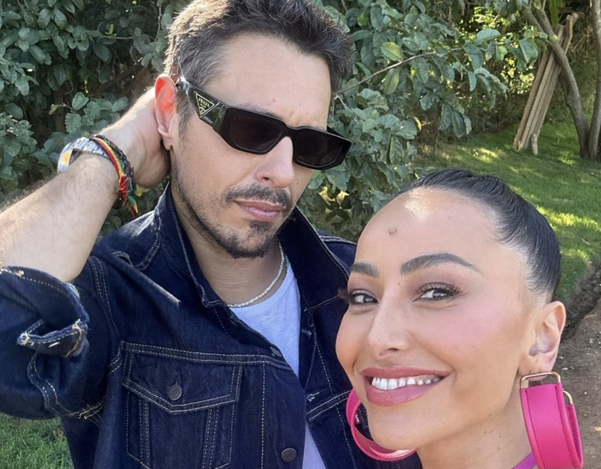 João Vicente de Castro e Sabrina Sato posam juntos para divulgar reality show - Reprodução Internet