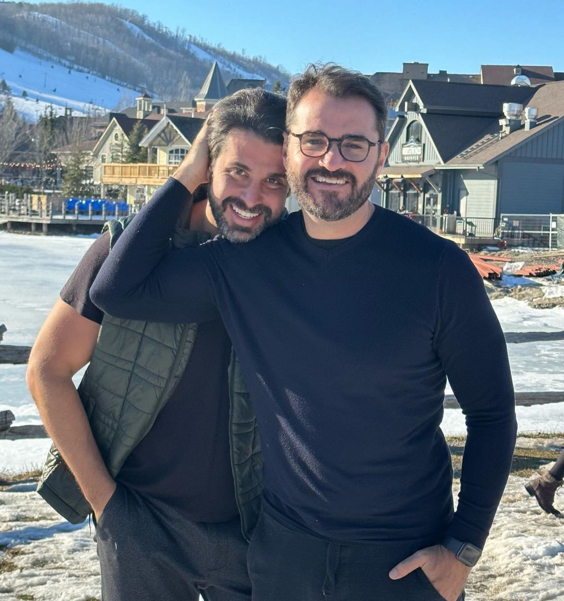 Marcelo Cosme e o marido, Frankel Brandão - Reprodução Internet