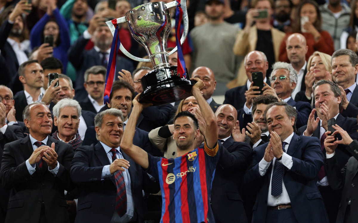 Barcelona levantou o trof&eacute;u de campe&atilde;o do Campeonato Espanhol