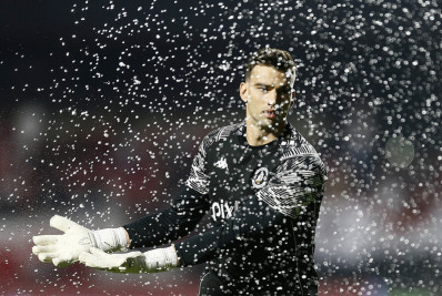 Léo Jardim lamenta nova derrota do Vasco: 'Momento muito difícil'