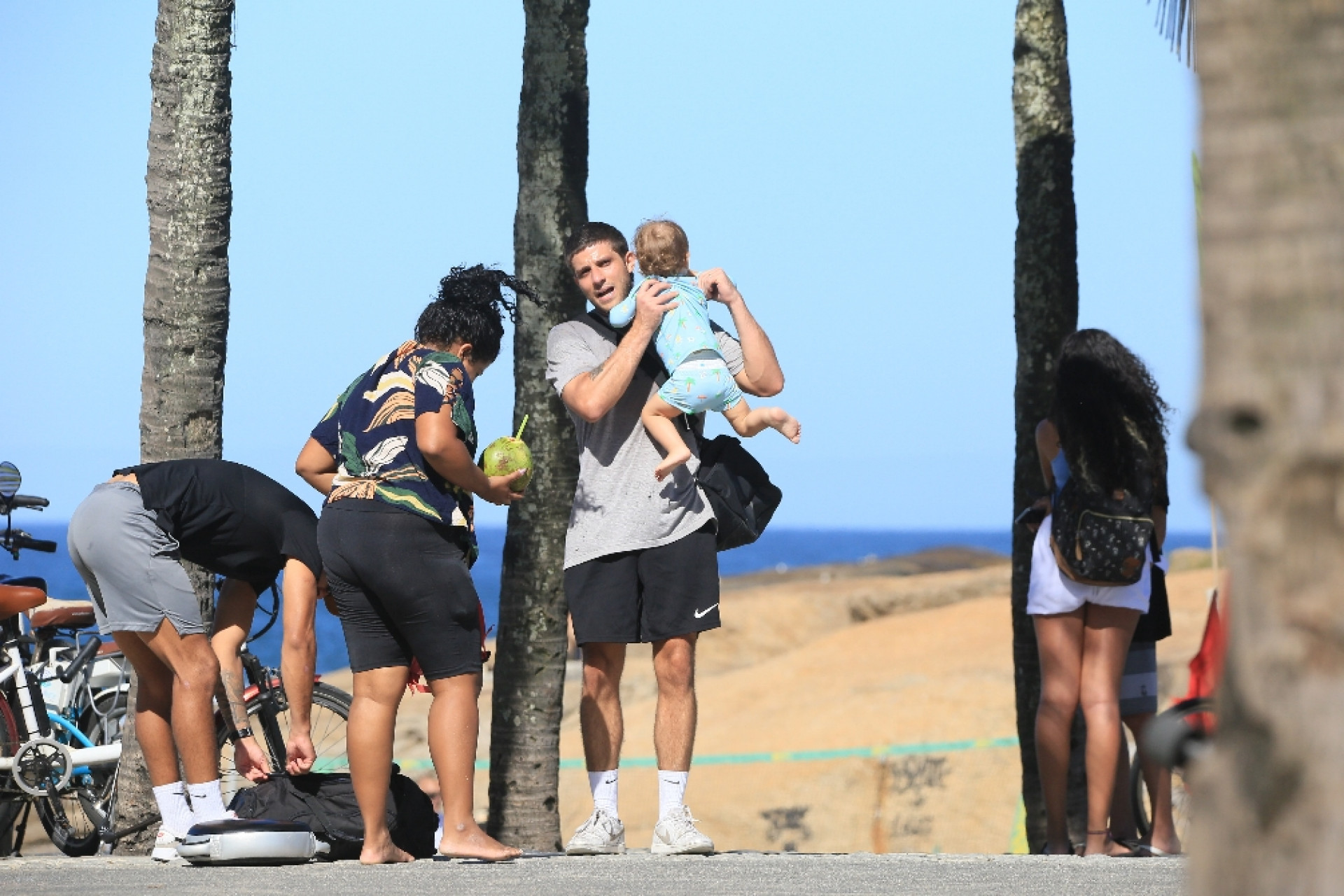 Chay Suede treina luta em praia do Rio - JC Pereira/Ag.News