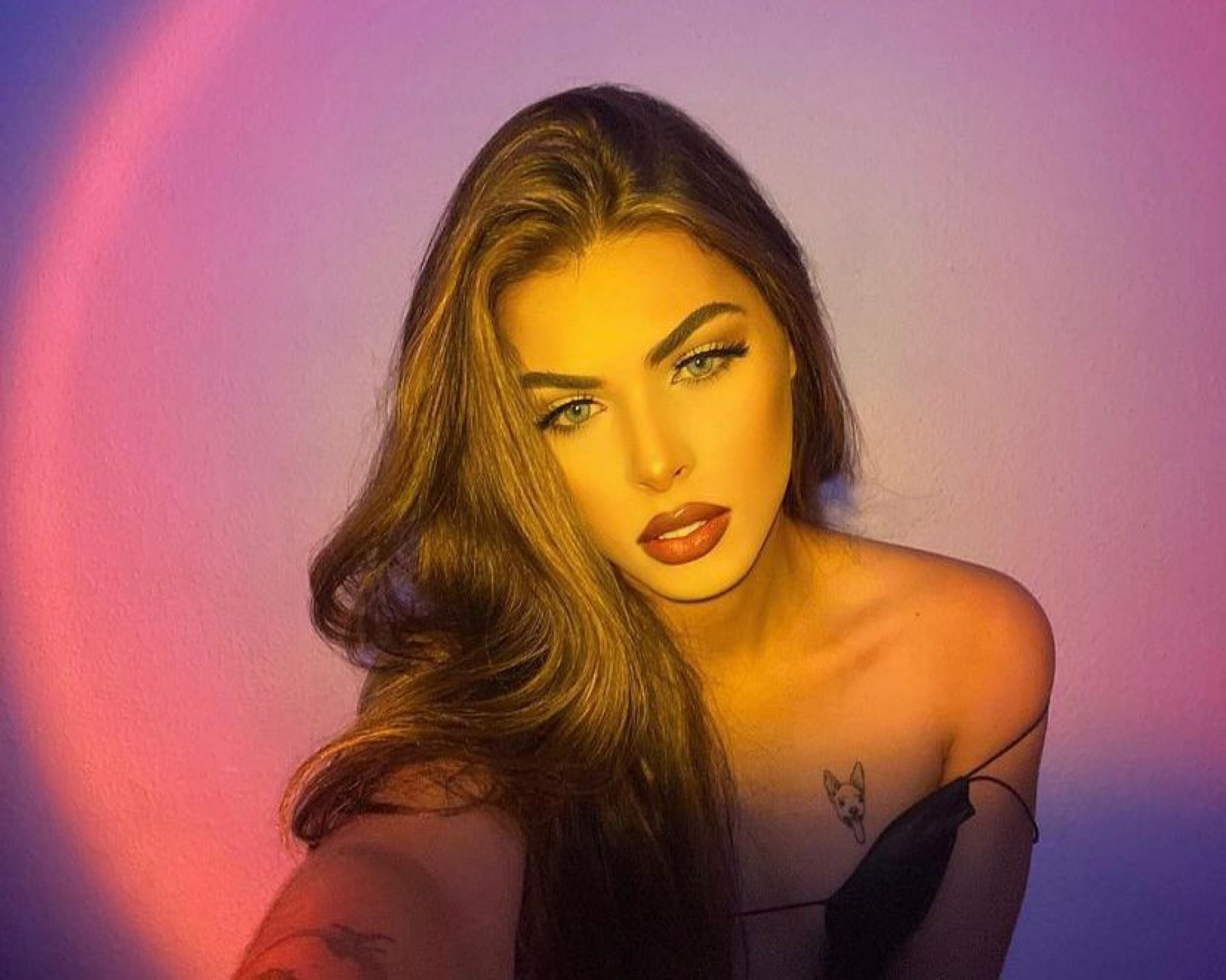 Sophia Barclay, ex-affair de Thomaz Costa, expõe o ator, acusando-o de assédio e transfobia - Reprodução / Instagram