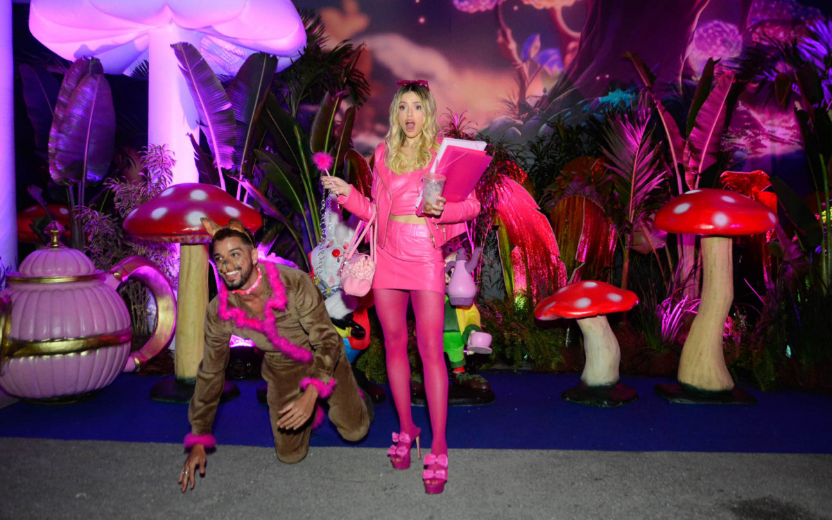 Rodrigo Simas e Agatha Moreira