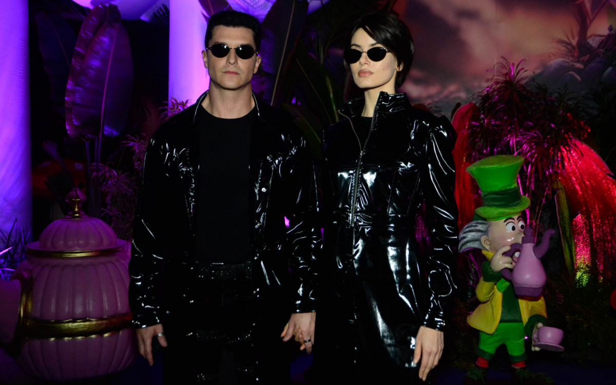 Klebber Toledo e Camila Queiroz