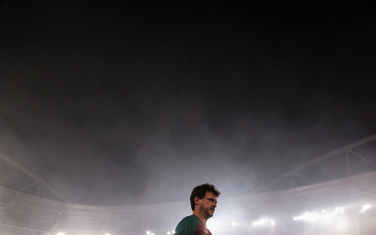 Fernando Diniz foi expulso por reclamação e não comandará o Fluminense na próxima rodada