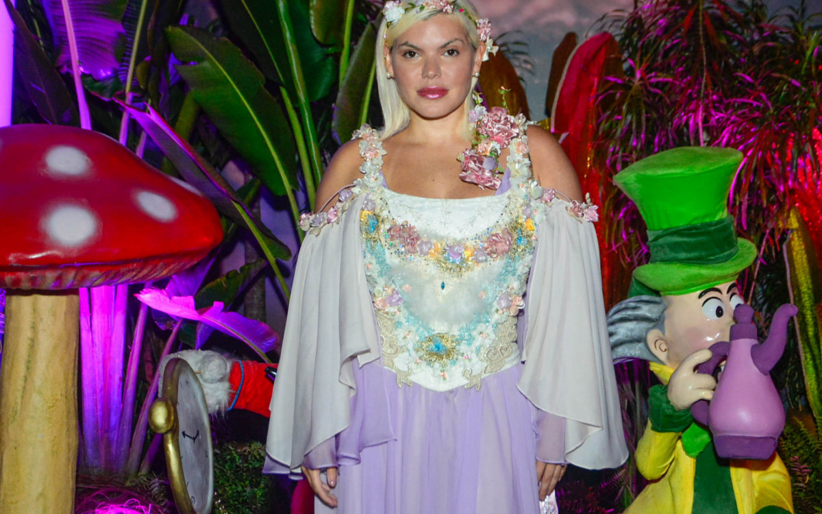 Duda Beat durante festa à fantasia de Giovanna Lancellotti