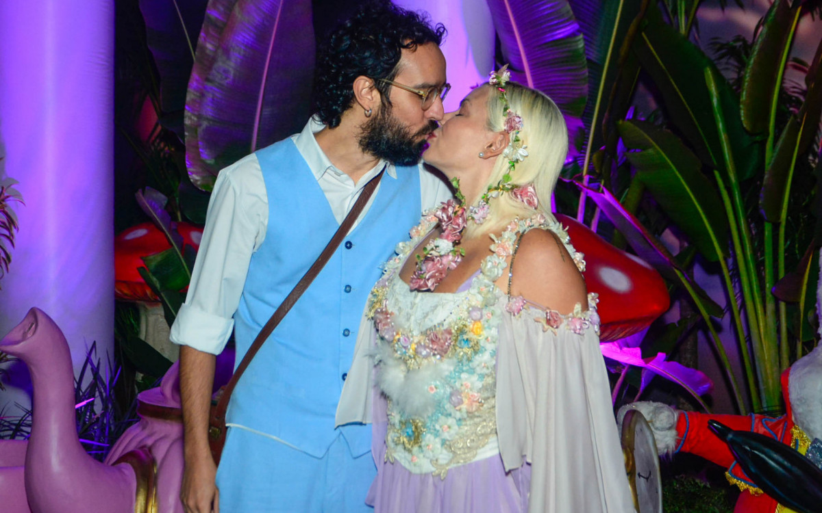 Duda Beat troca beijos com o namorado, Tomas Troia