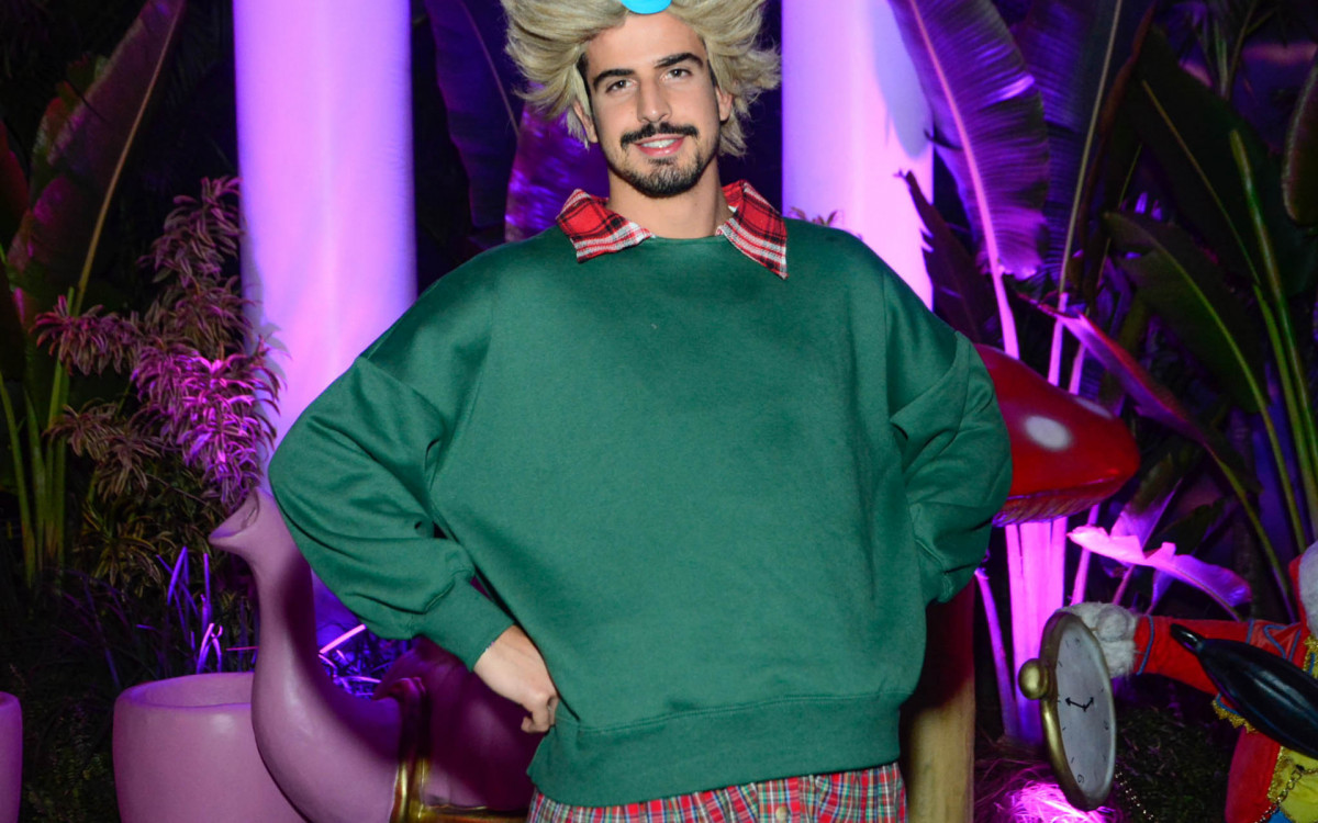 Enzo Celulari durante festa à fantasia de Giovanna Lancellotti