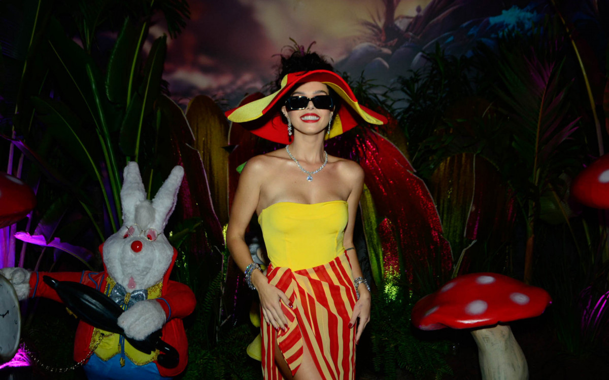 Giovanna Lancellotti comemora chegada dos 30 anos com festa à fantasia