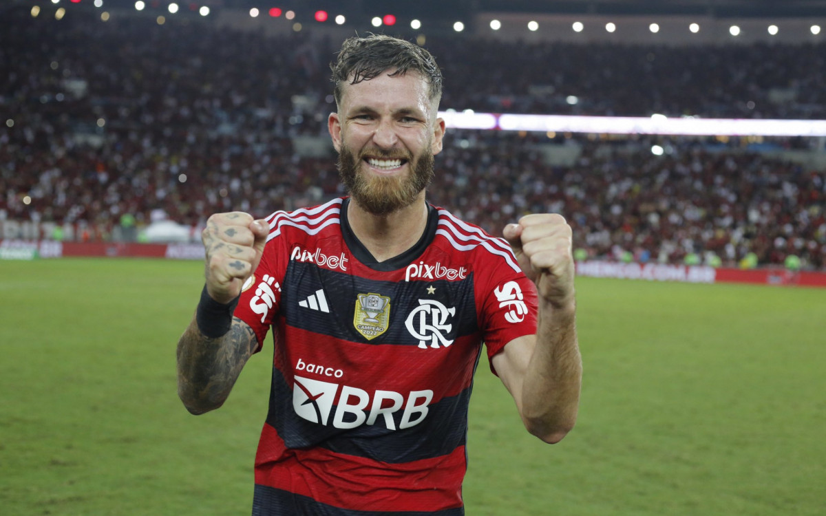 Léo Pereira garantiu a vitória do Flamengo no duelo com o Corinthians 