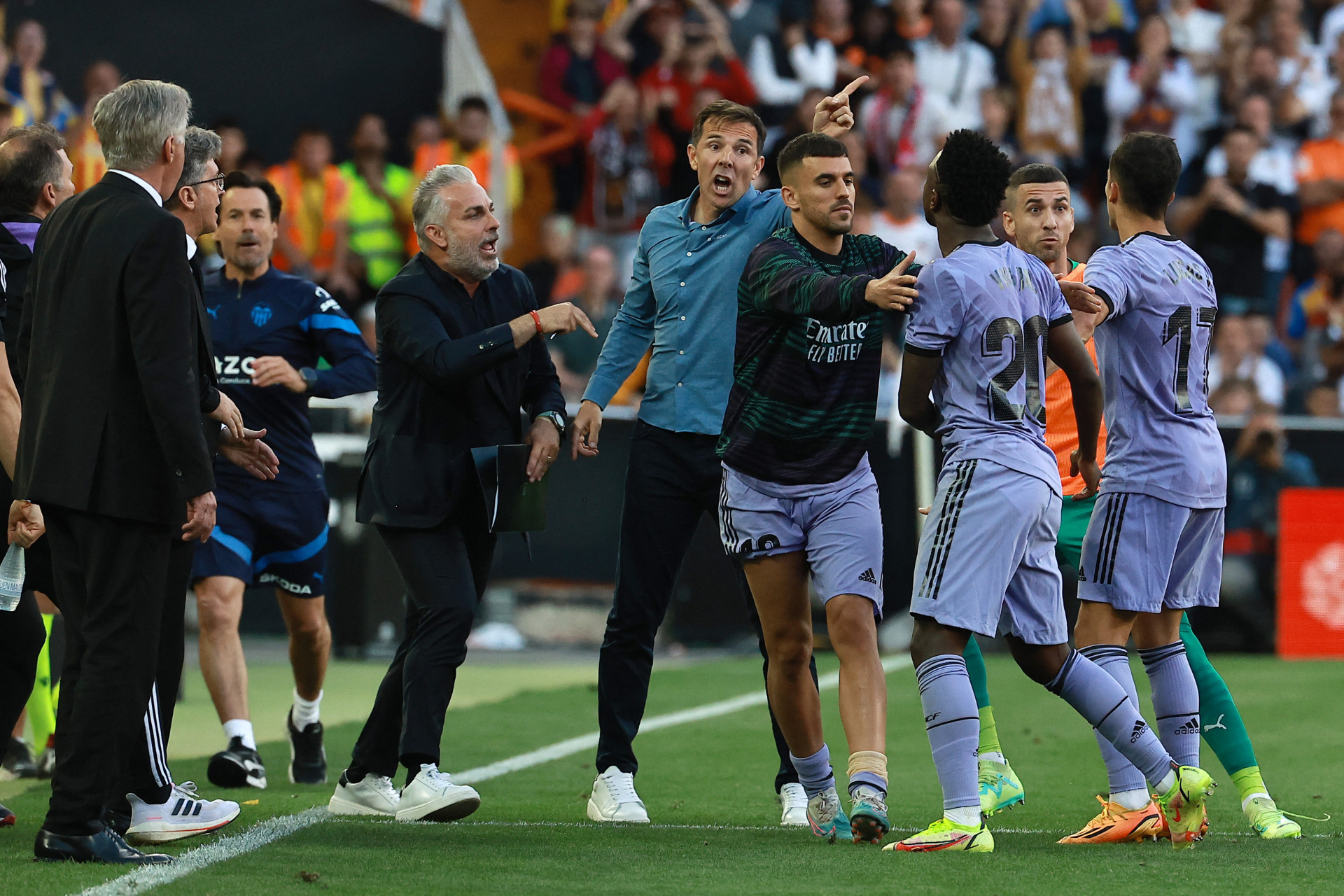 Momento da expulsão de Vini Jr na derrota do Real Madrid para o Valencia - Jose Jordan/AFP