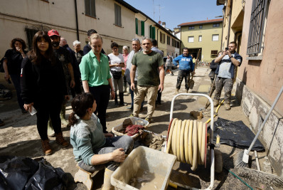 Primeira-ministra da Itália visita áreas devastadas por inundações