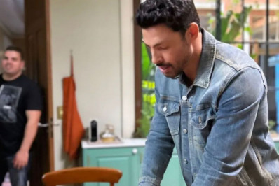 Cauã Reymond comemora a nova idade em bastidores de novela