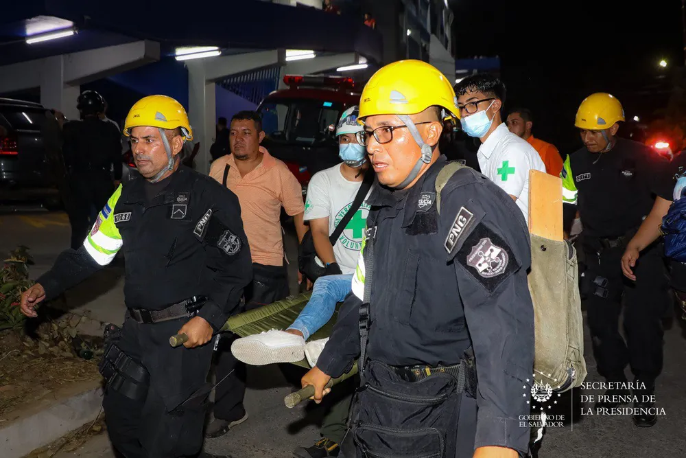 Confusão em estádio deixa 12 mortos e dezenas de feridos em El Salvador