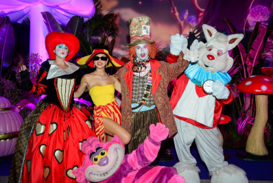 Giovanna Lancellotti celebra 30 anos com festa à fantasia