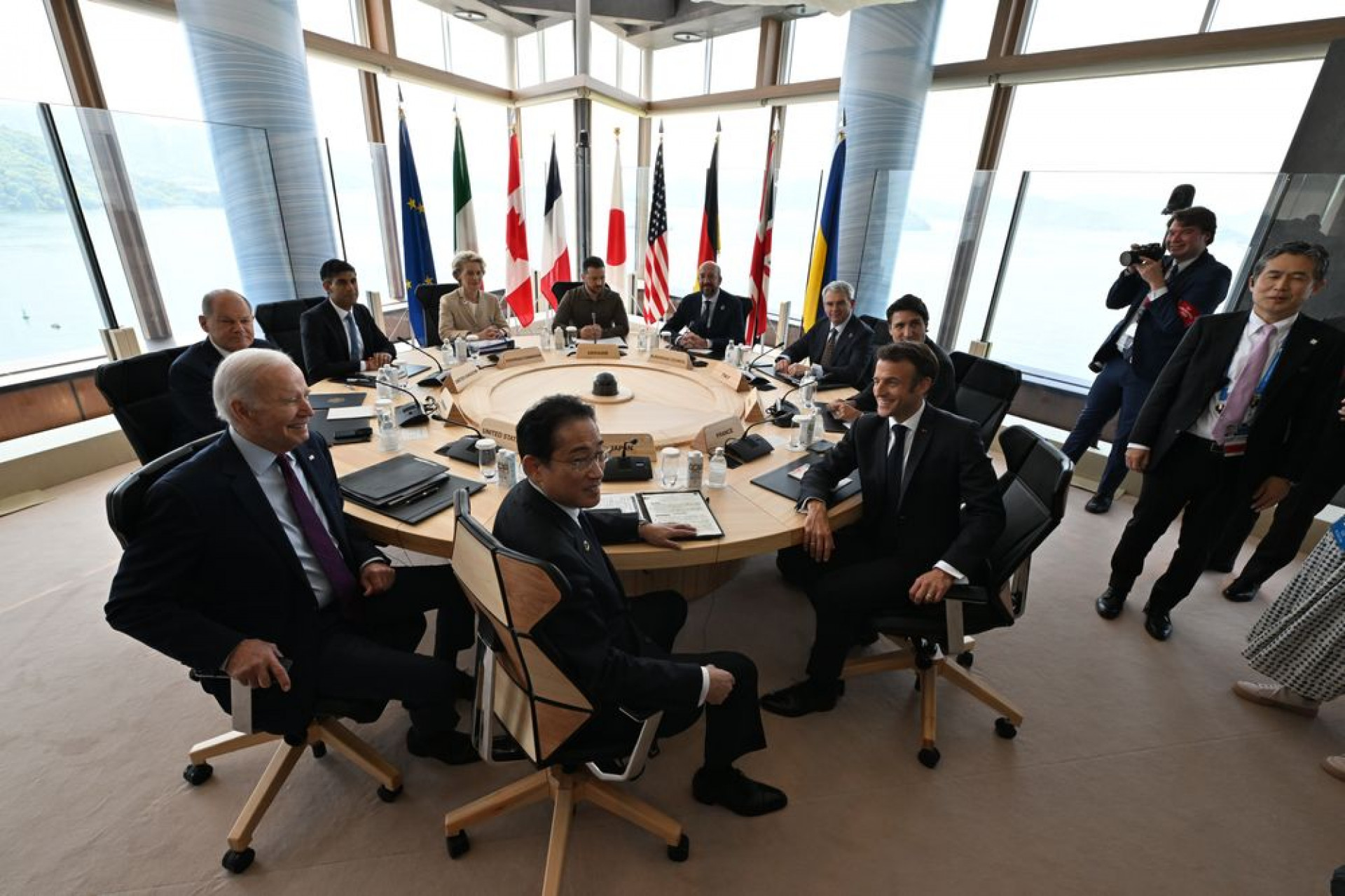 Volodymyr Zelensky em reunião com cúpula do G7 - Divulgação/Governo da Ucrânia