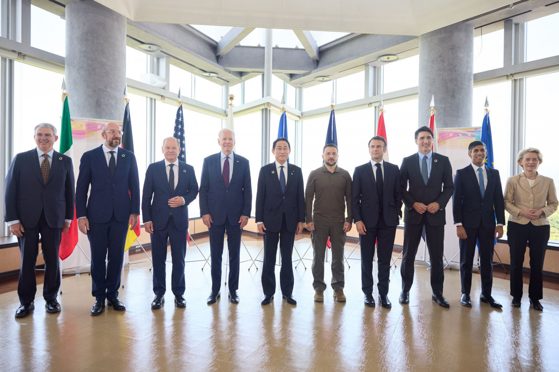 Zelensky em foto oficial com líderes do G7 - Divulgação/Governo da Ucrânia