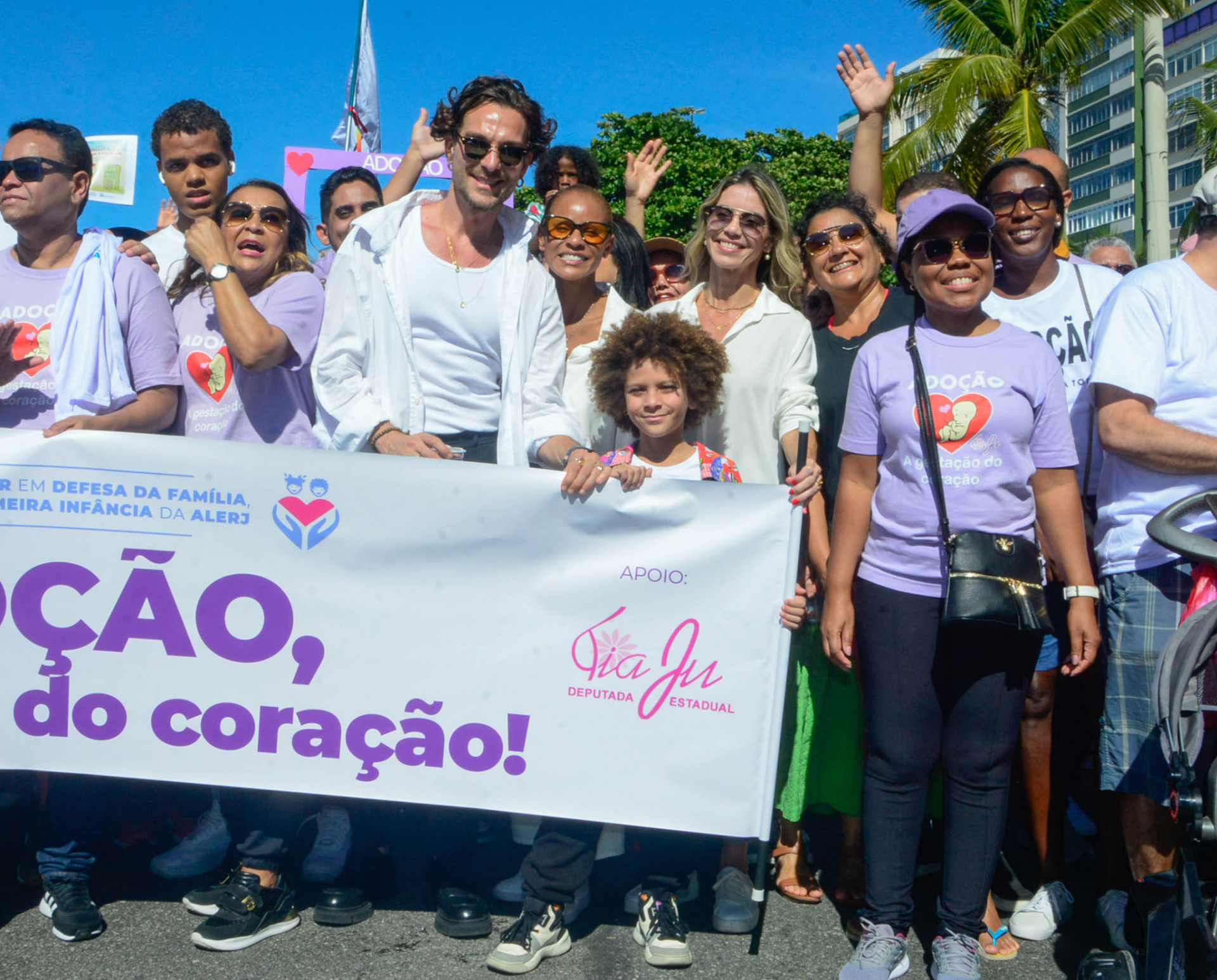 Aline Wirley, Igor Rickli e Antônio participam de caminhada no Rio - Webert Belicio/Ag.News