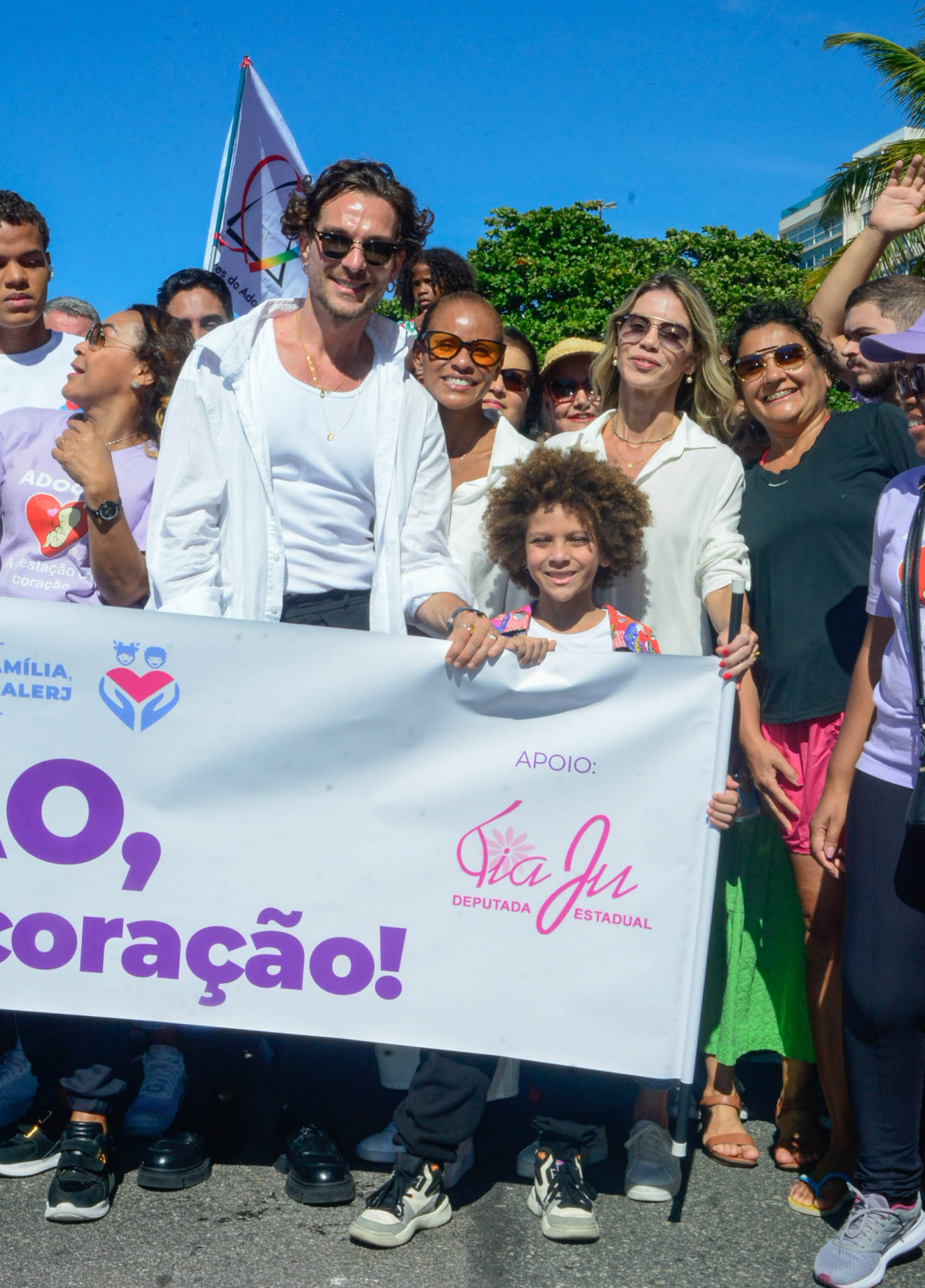 Aline Wirley, Igor Rickli e Antônio participam de caminhada no Rio - Webert Belicio/Ag.News