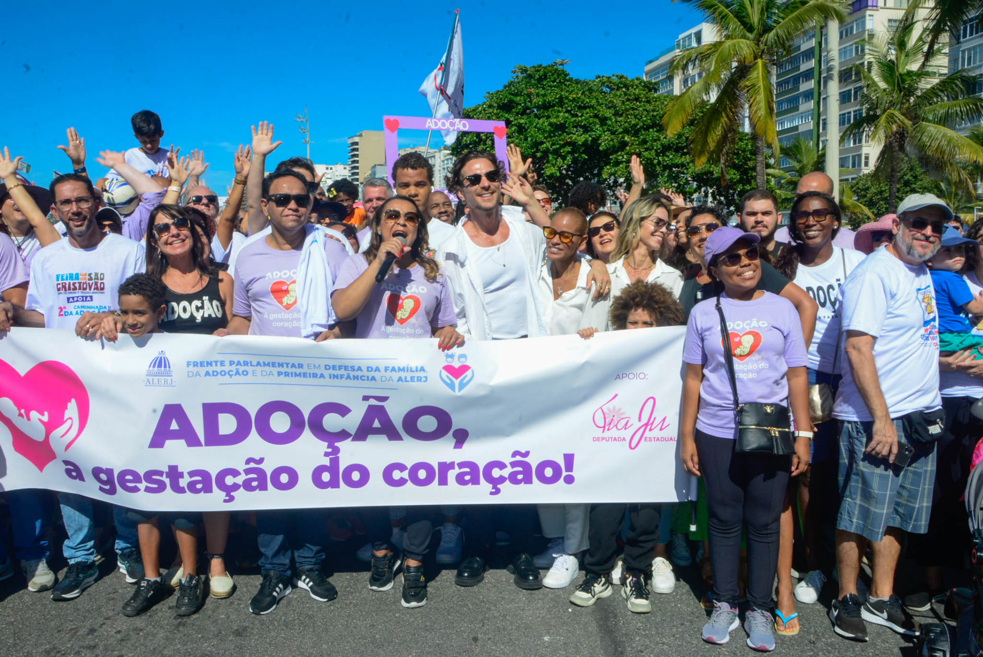 Aline Wirley, Igor Rickli e Antônio participam de caminhada no Rio - Webert Belicio/Ag.News