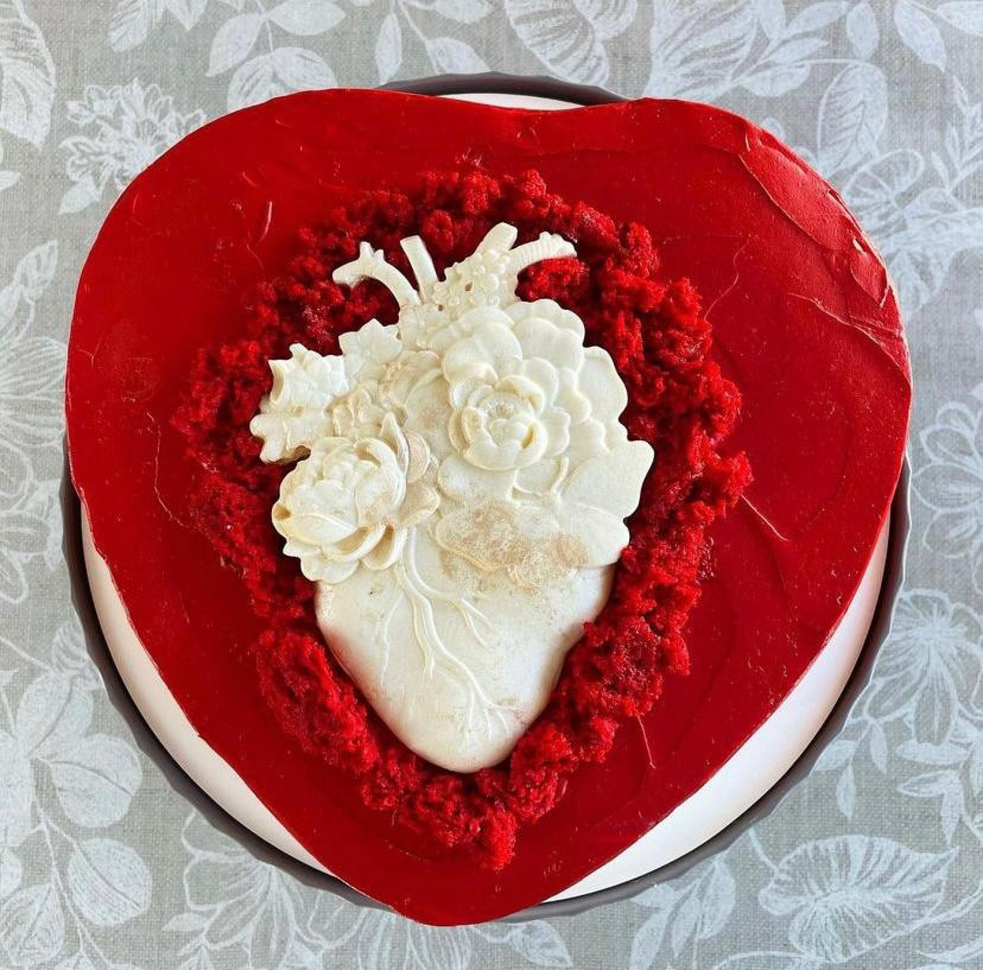 Com bolo em formato de coração, Juliano e Letícia Cazarré comemoram 11 meses de Maria Guilhermina - Reprodução / Instagram