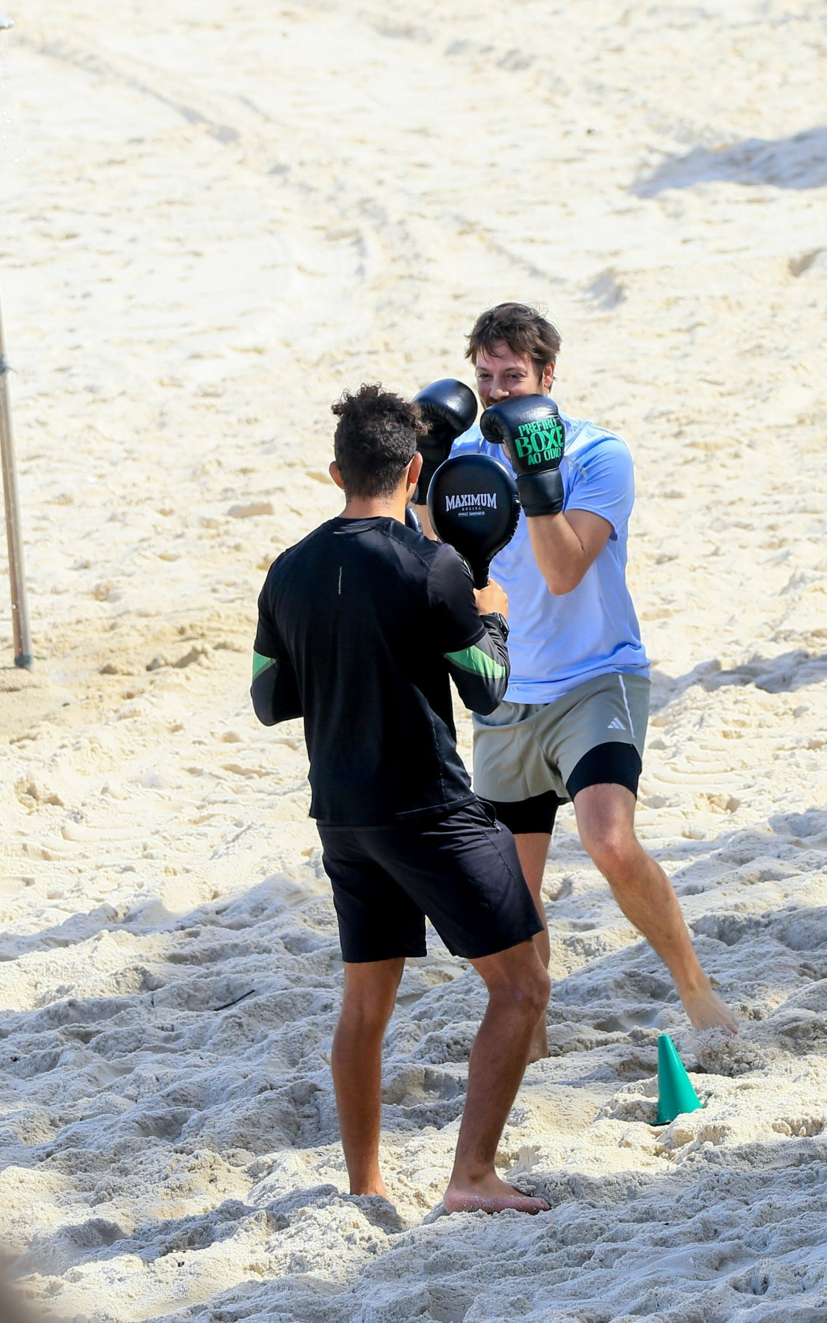 Fábio Porchat foi visto durante um treino de boxe, nesta segunda-feira, em Ipanema