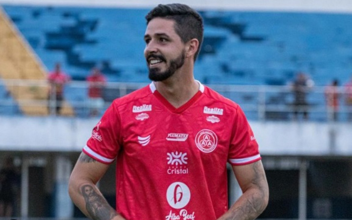 No ano de 2021, Kadu Fernandes foi zagueiro do Anapolina de Goiás