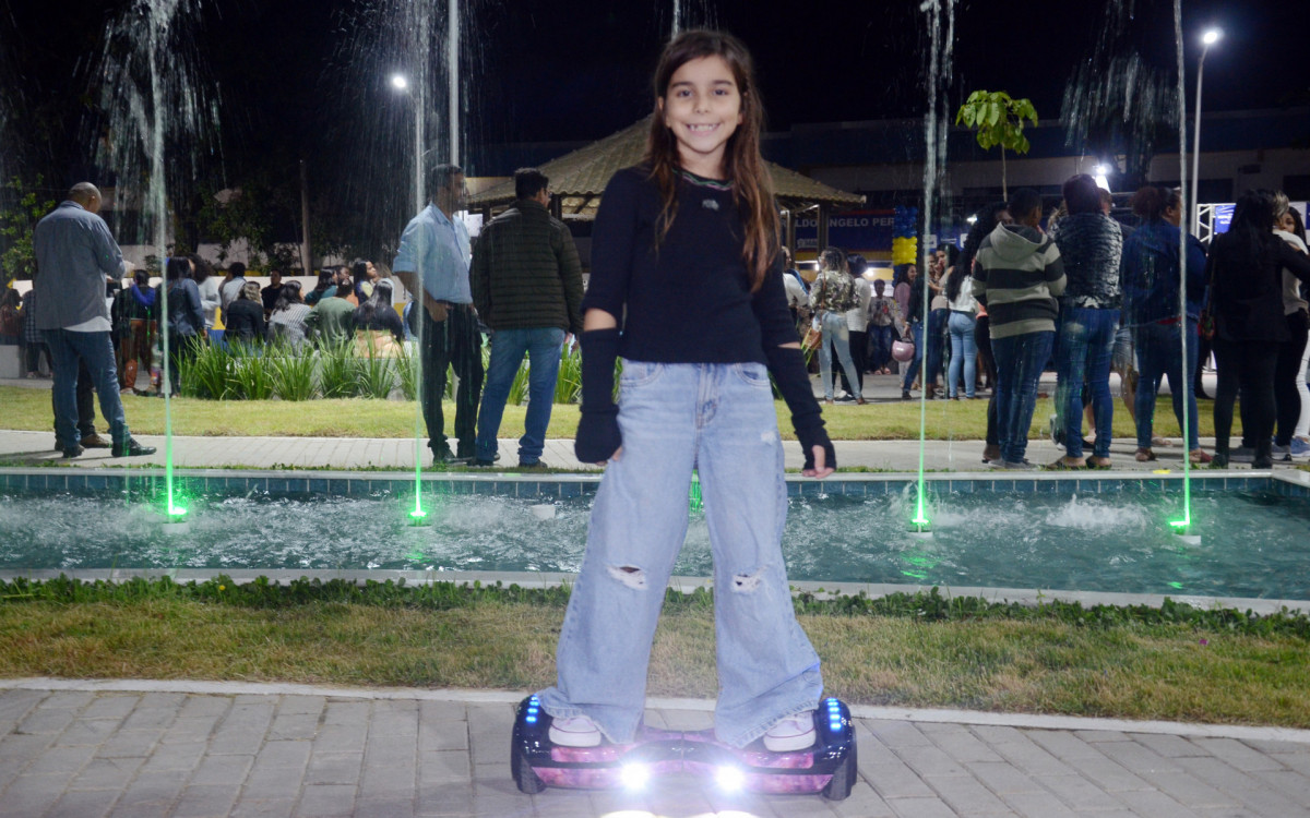 Nova pra&ccedil;a &eacute; inaugurada em Mag&eacute; - Gilson Costa Jr./Divulga&ccedil;&atilde;o