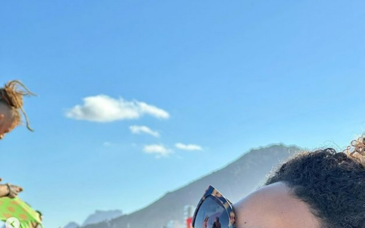 Sheron Menezzes curte dia de praia