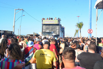 Maricá 209 Anos: Chiclete com Banana e Xanddy Harmonia arrastam multidão na orla de Itaipuaçu