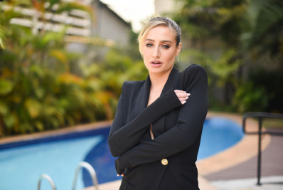 Bruna Griphao aposta em 'pretinho básico' para anunciar novidades na carreira