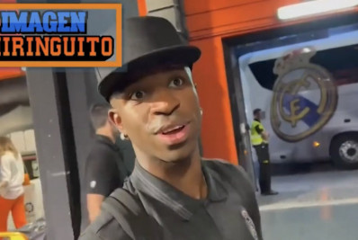 Repórter pergunta se Vini Jr pedirá perdão e atacante reage: 'Você é burro?'; veja vídeo