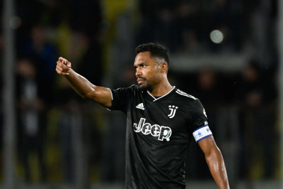 Na mira do Flamengo, Alex Sandro opta por voltar ao Brasil e analisa quatro ofertas, diz portal