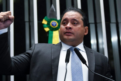 Relator de CPMI quer intimar dois parlamentares envolvidos em caso do INSS