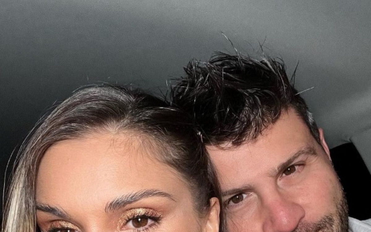 Flávia Viana e Marcelo Zangrandi enfrentam turbulência em voo