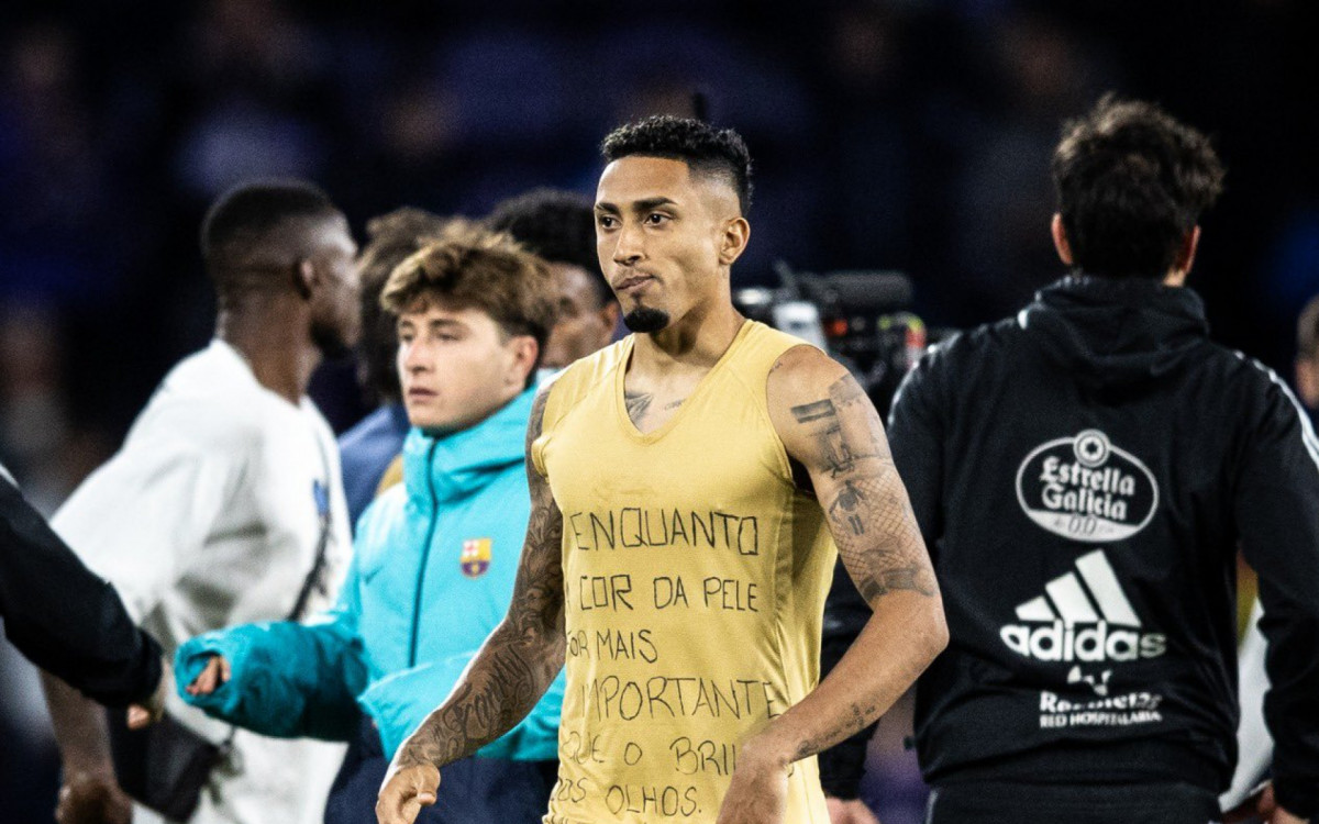 Raphinha homenageou Vini Jr durante o jogo do Barcelona contra o Valladolid