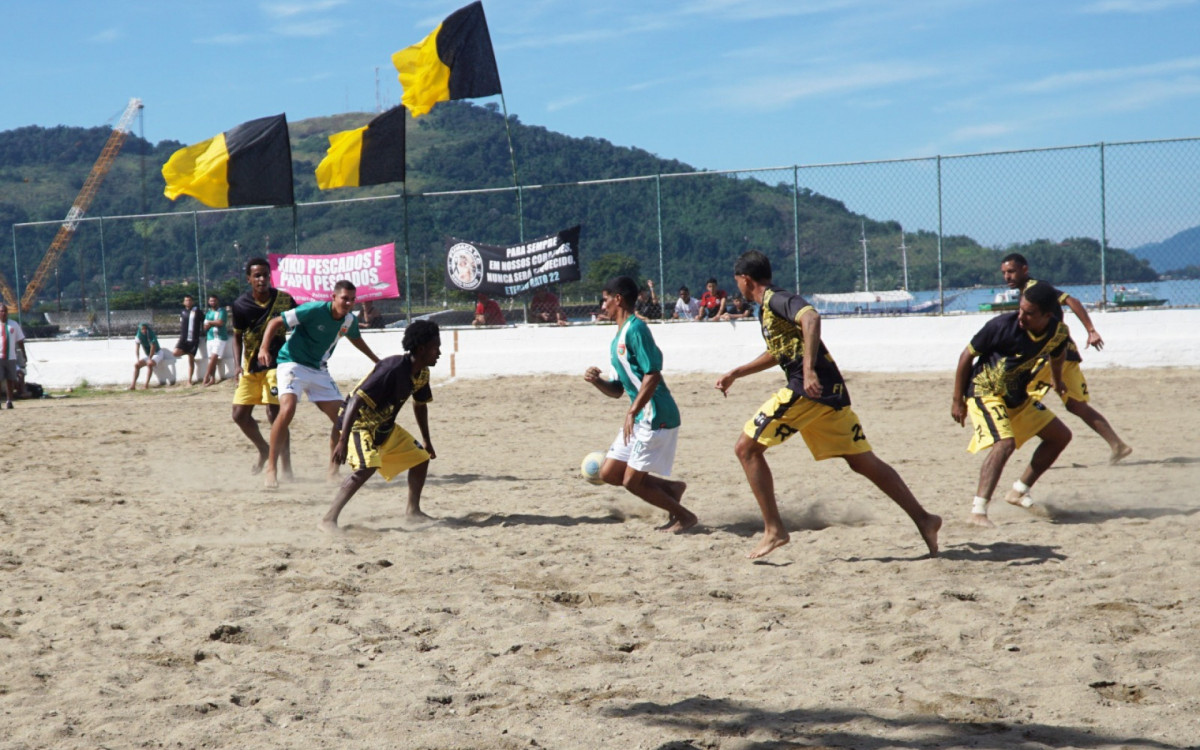 Torcida assiste shows de gols no Aterro
