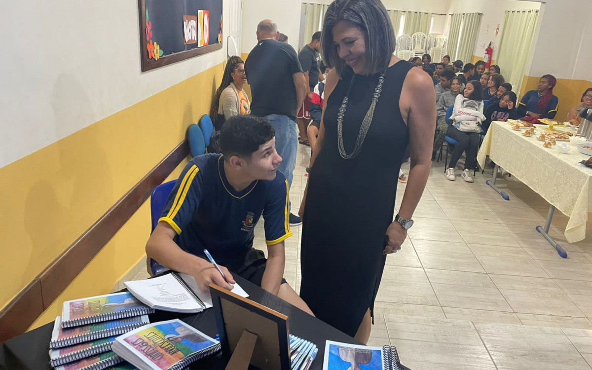 Lan&ccedil;amento do livro "Confiss&otilde;es de Adolescentes"