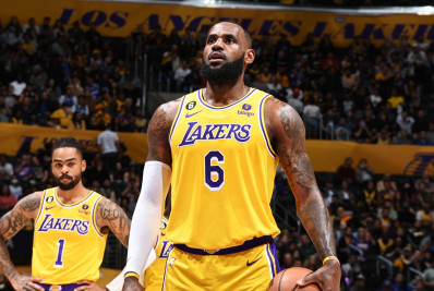 LeBron James desiste de aposentadoria e decide cumprir último ano de contrato com Lakers