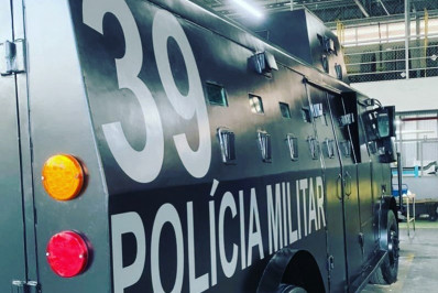 PM prende três suspeitos em carro roubado em Belford Roxo