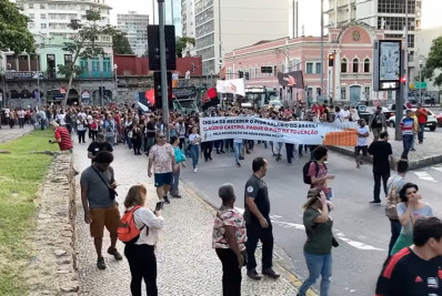 Em nova assembleia, profissionais da rede estadual de educação votam pela manutenção da greve