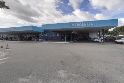 PRF é baleado durante confronto na Avenida Brasil