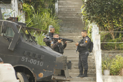 Polícia Militar faz operação em comunidades da Região Central do Rio