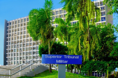 Juízes e ministros do STM recebem salários de até R$ 400 mil com penduricalhos