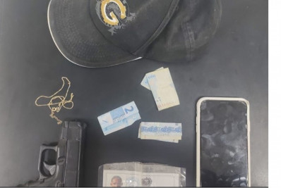 PM prende dois assaltantes com réplica de pistola e motocicleta sem placa em Belford Roxo