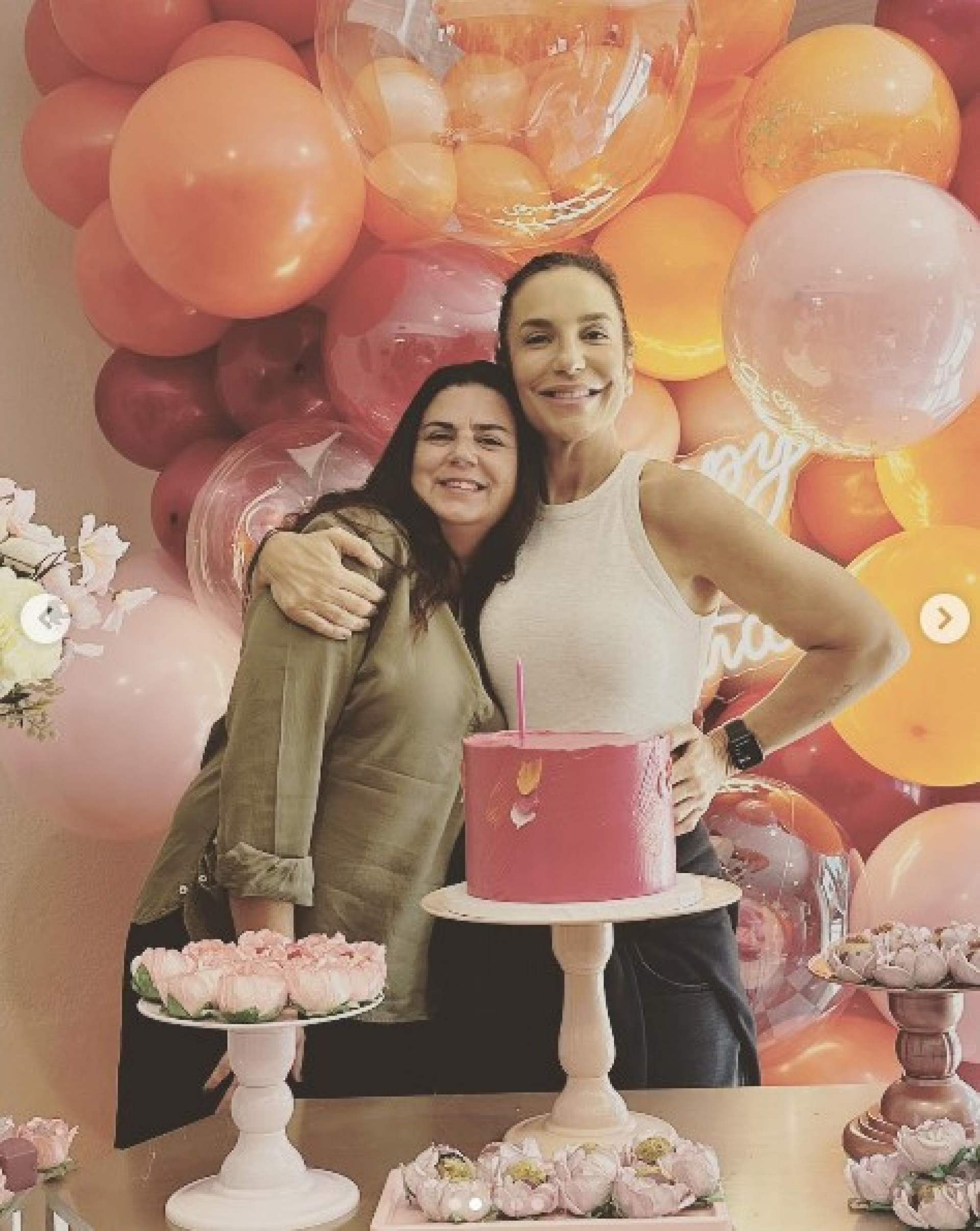 Ivete Sangalo comemora ao lado de amigos e familiares - Reprodução/Instagram