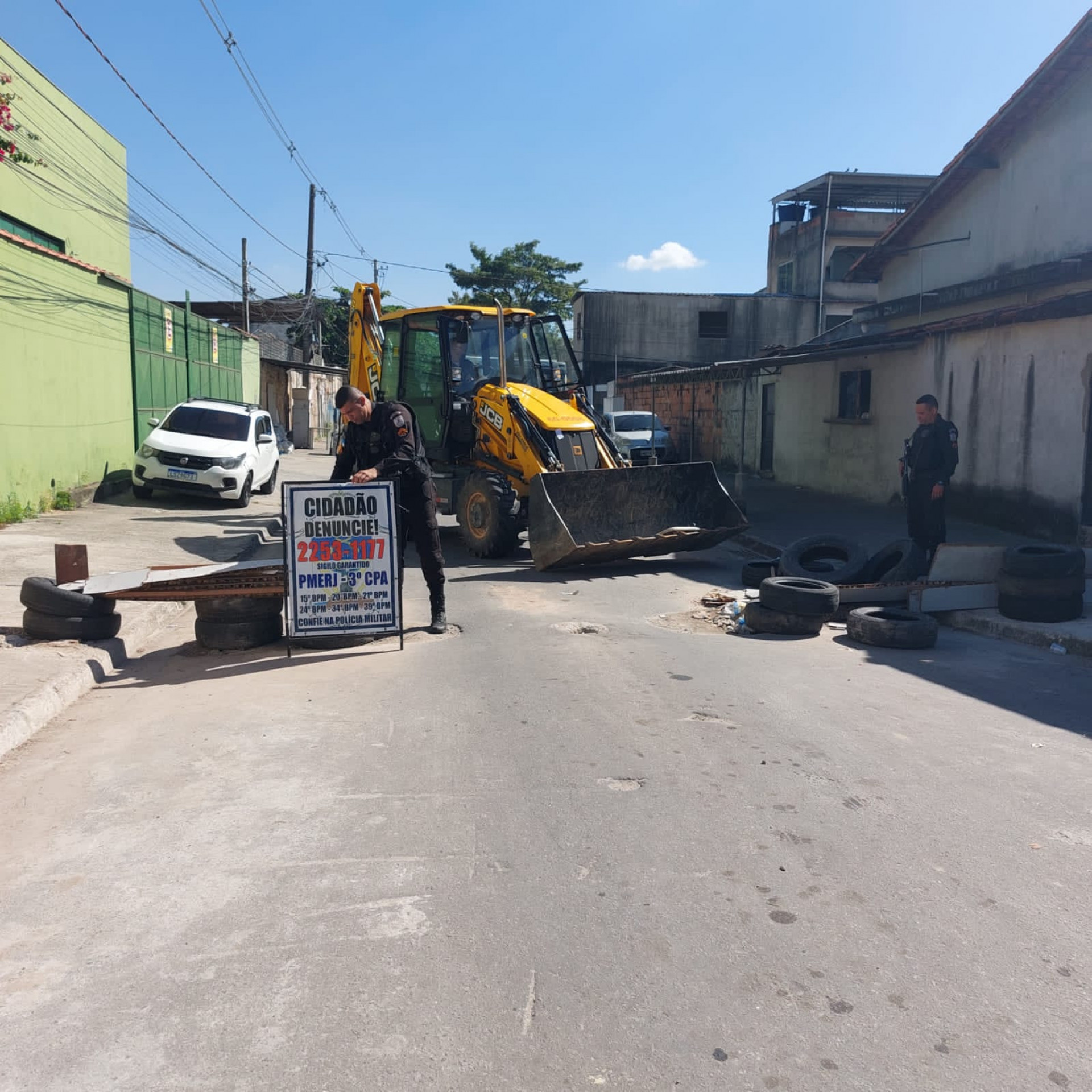 PM retira barricadas colocadas por criminosos na Chatuba e no Sebinho
