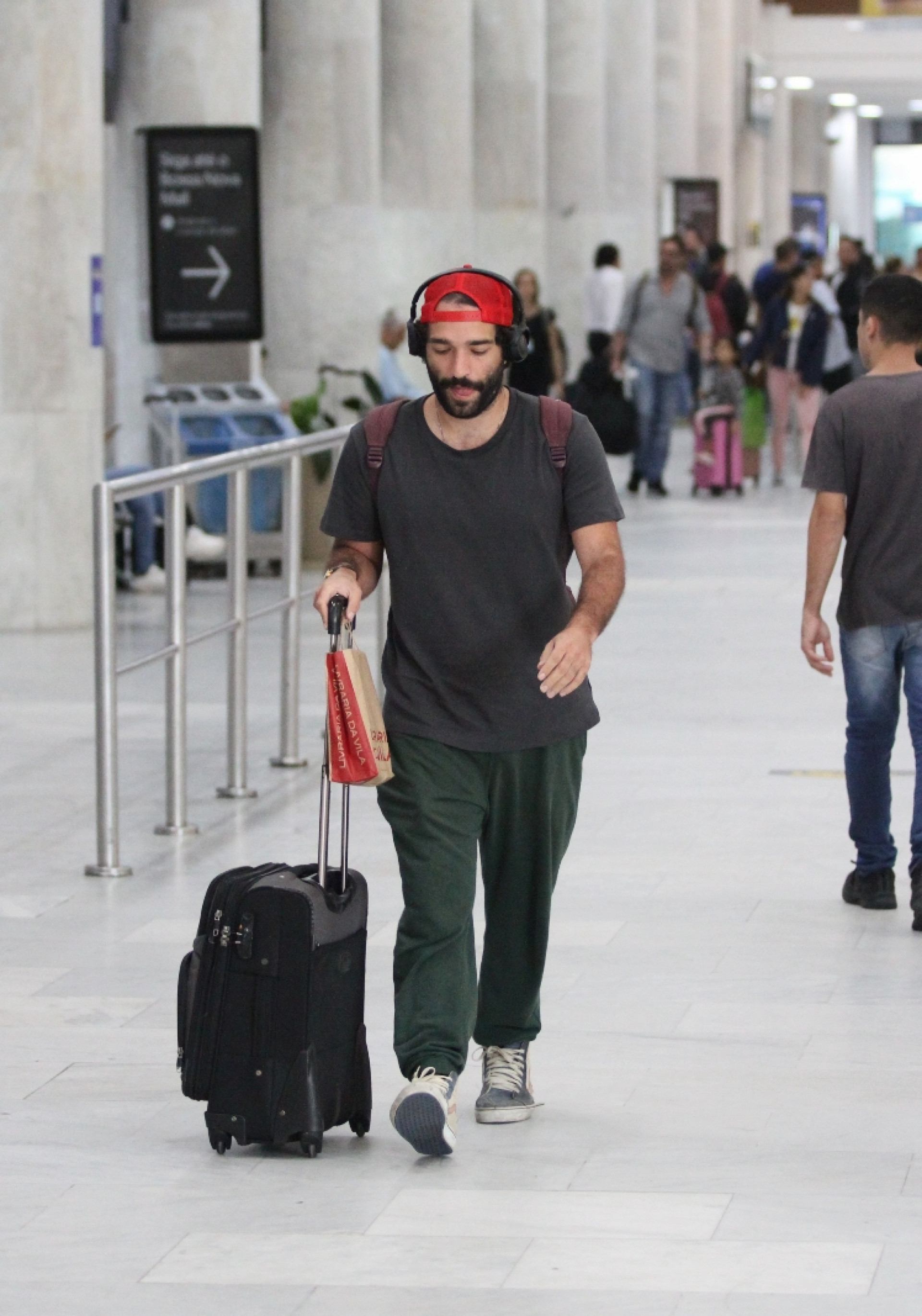 Humberto Carrão no Aeroporto Santos Dumont - Adão/Ag.News